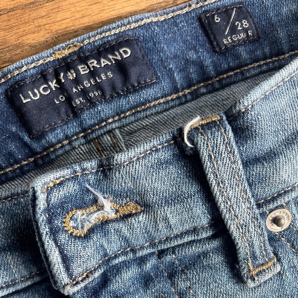 Lucky Brand (6/28) light wash mid rise skinny jeans - Picture 6 of 6